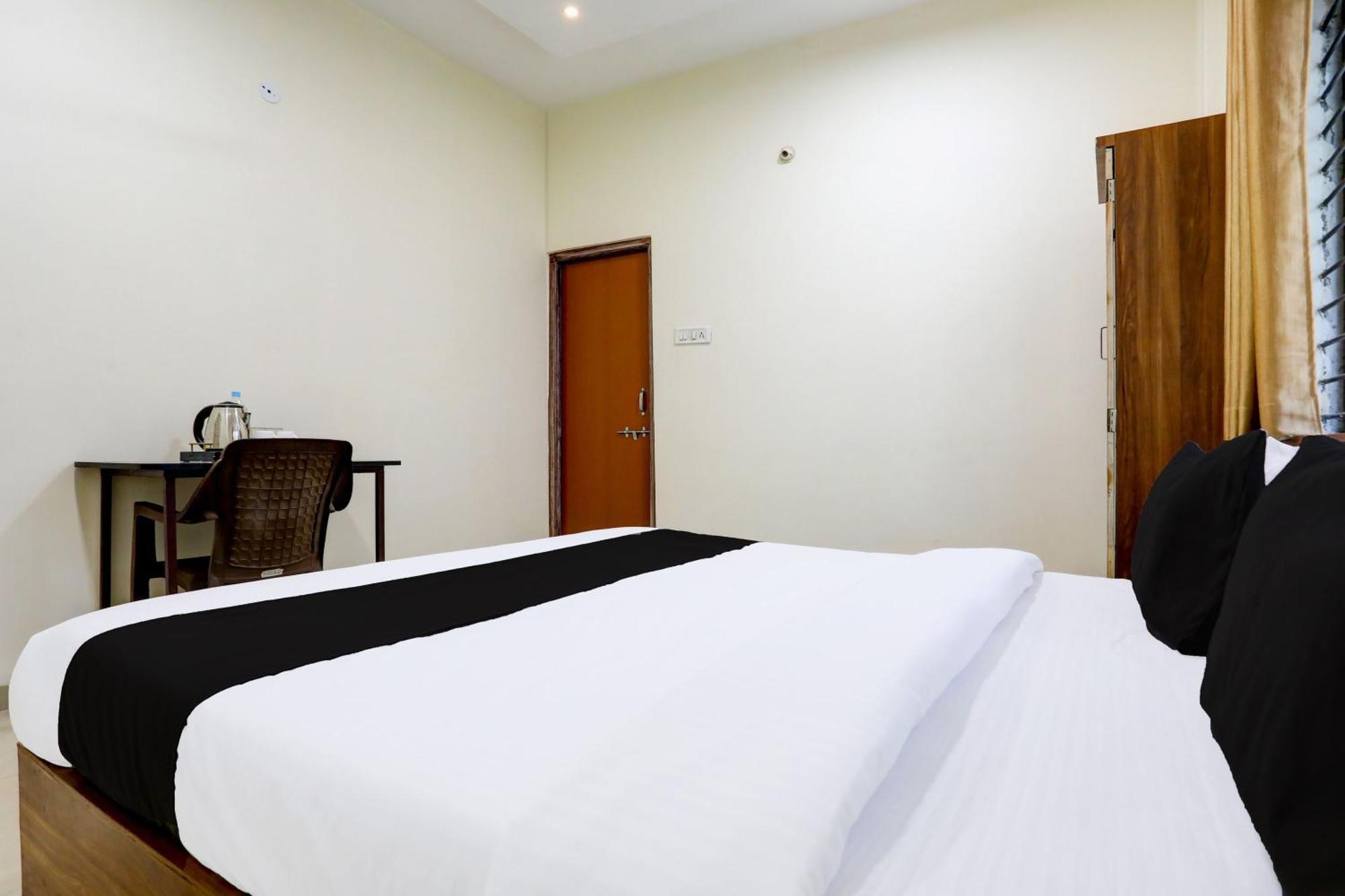 Hotel O Sb 47 Индаур Экстерьер фото