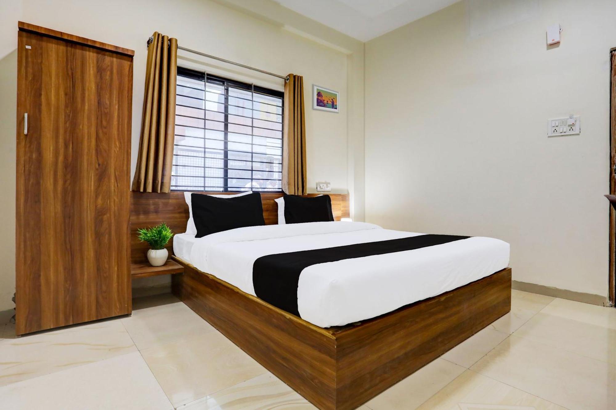 Hotel O Sb 47 Индаур Экстерьер фото