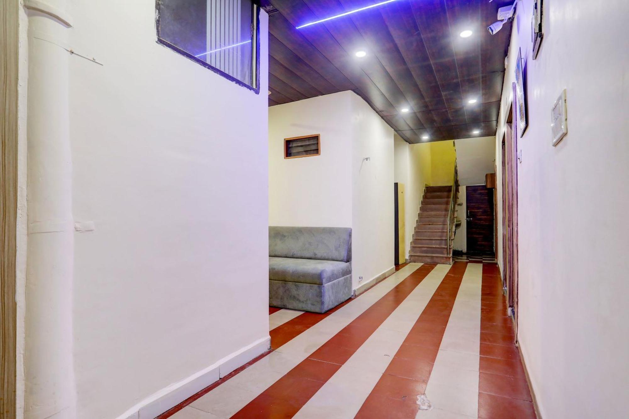 Hotel O Sb 47 Индаур Экстерьер фото
