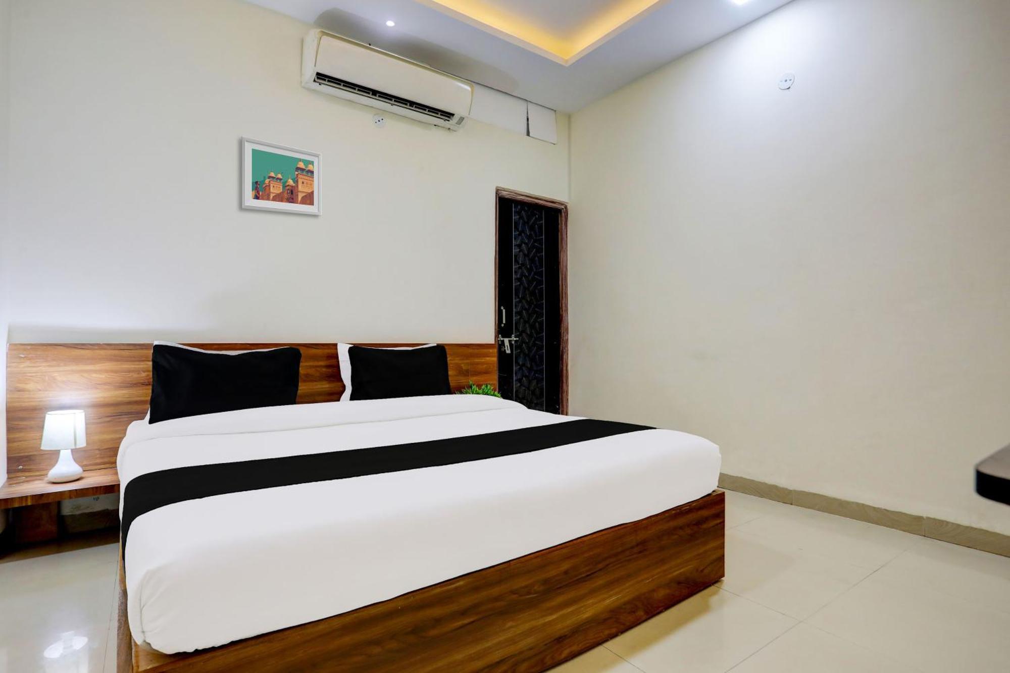 Hotel O Sb 47 Индаур Экстерьер фото