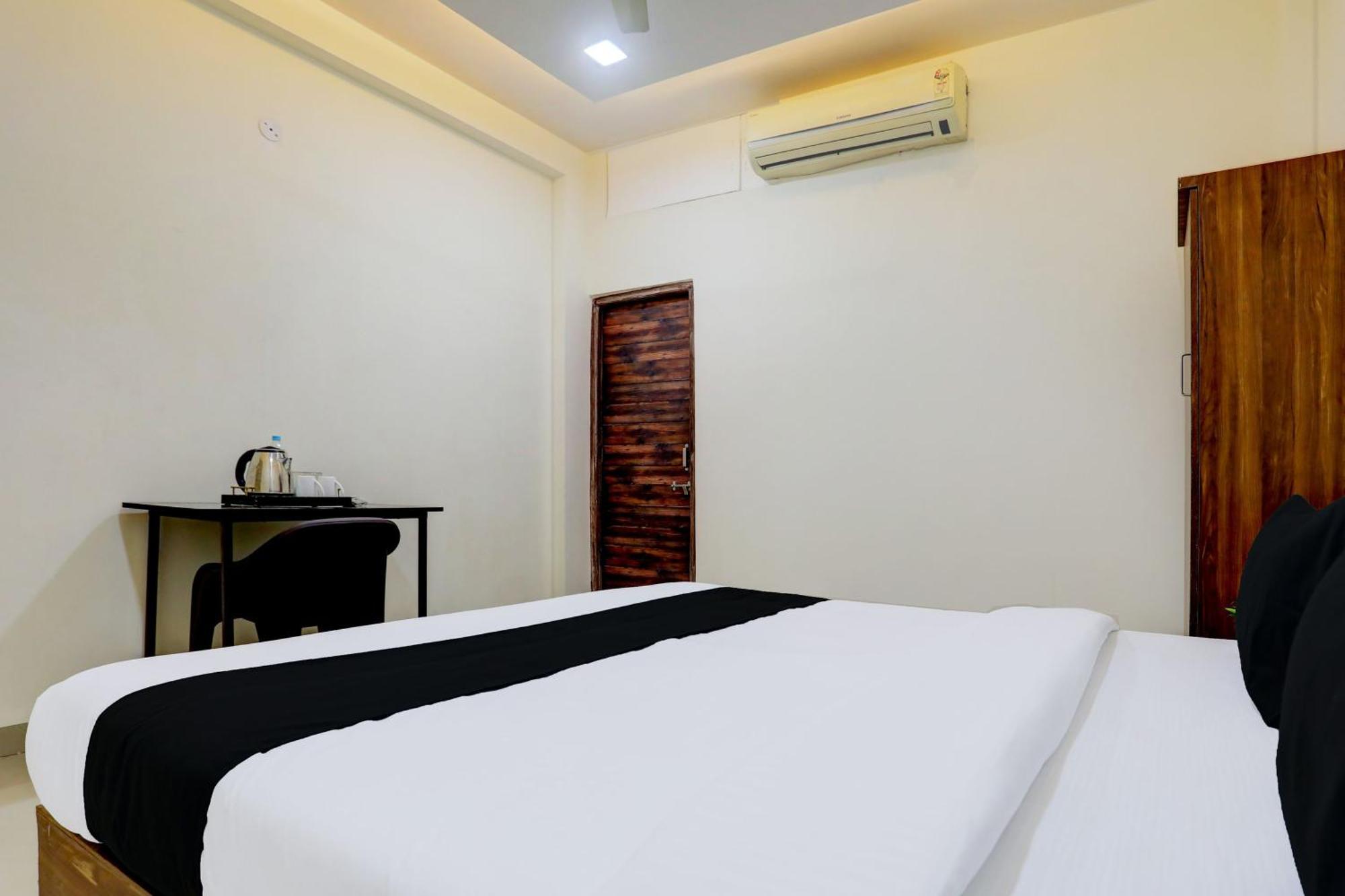 Hotel O Sb 47 Индаур Экстерьер фото
