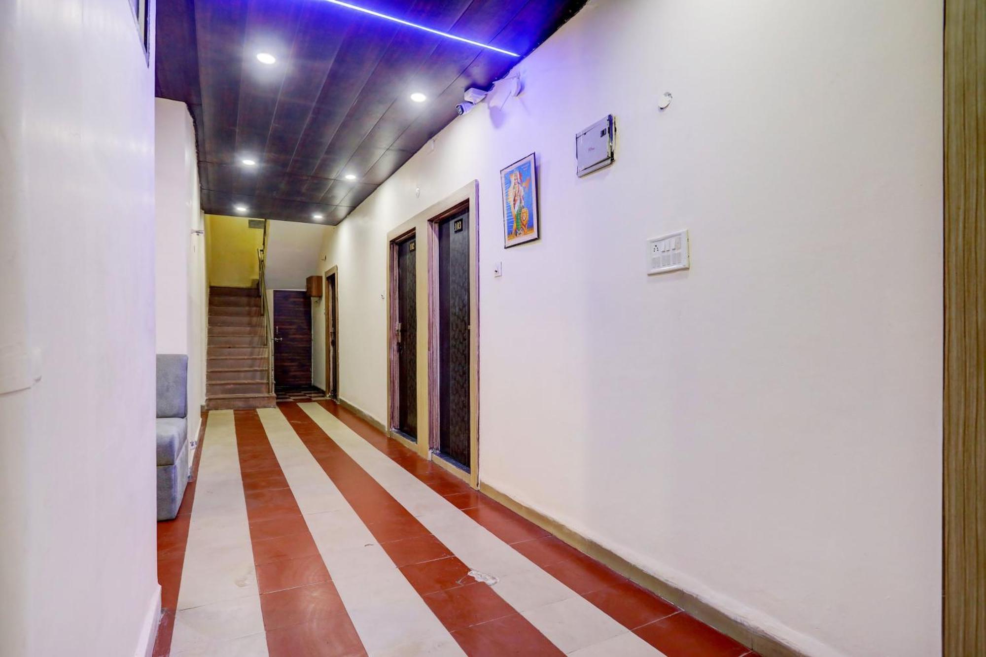 Hotel O Sb 47 Индаур Экстерьер фото