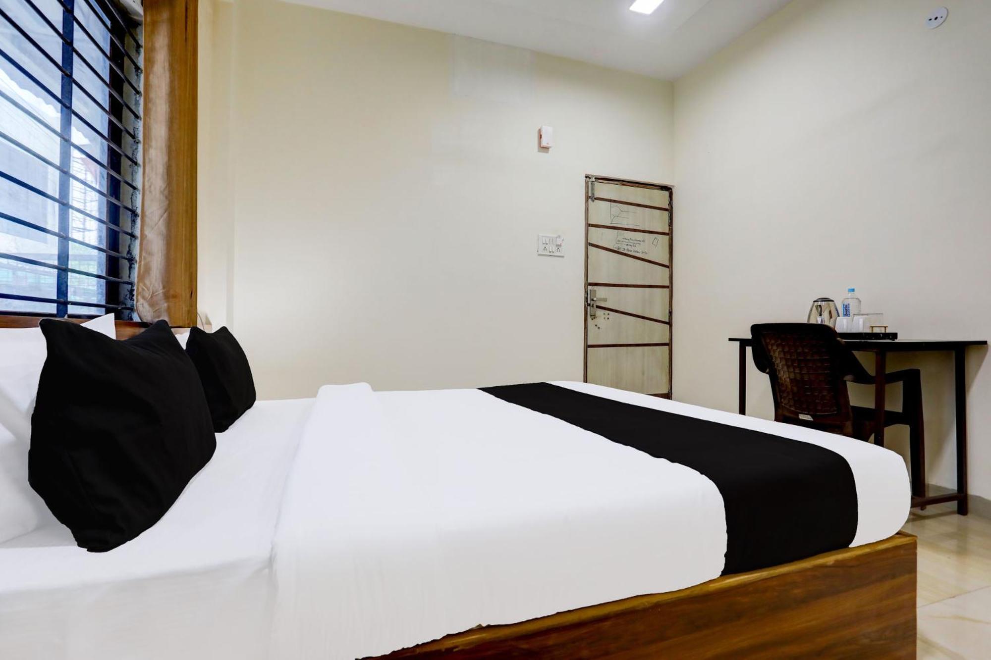 Hotel O Sb 47 Индаур Экстерьер фото