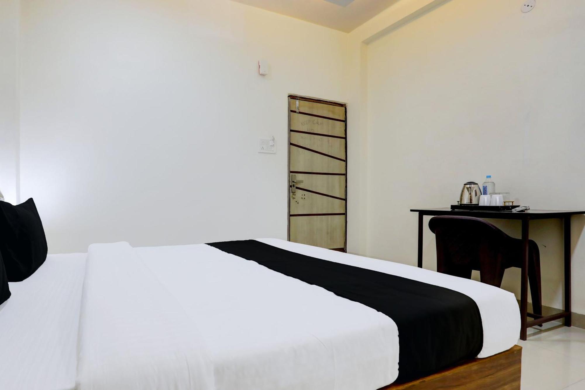 Hotel O Sb 47 Индаур Экстерьер фото